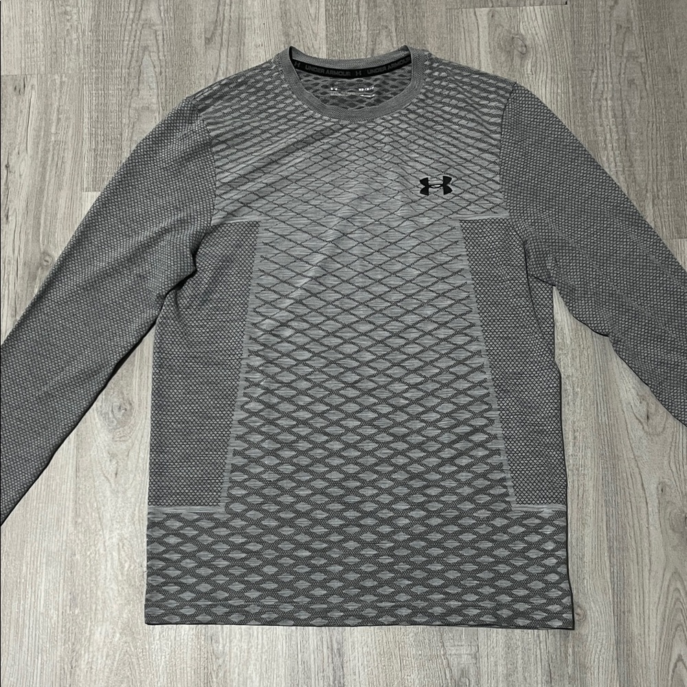 NWOT Under Armour Heatgear Patterned Gradient Gray Long Sleeve Tee Lightweight